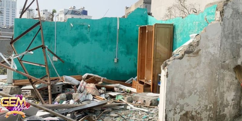 Thấy nhà người khác sập có thể liên quan đến người bên cạnh bạn